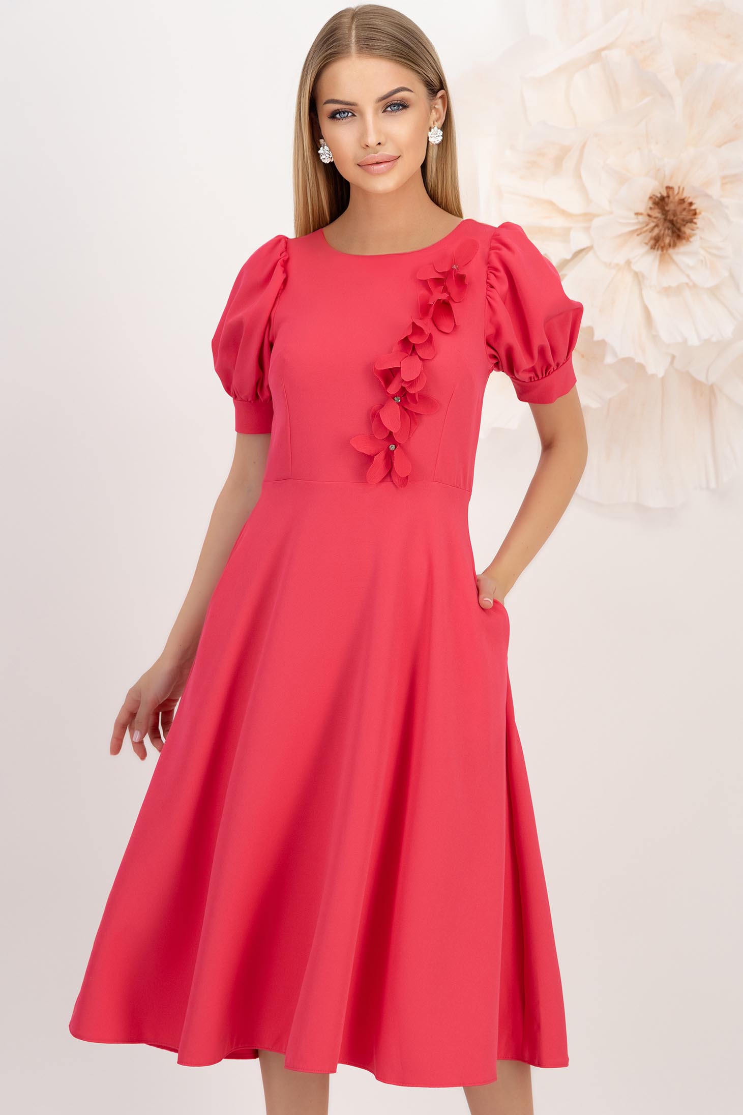 Rochie din stofa elastica fuchsia midi in clos cu buzunare laterale si aplicatii florale - StarShinerS 1 - StarShinerS.ro