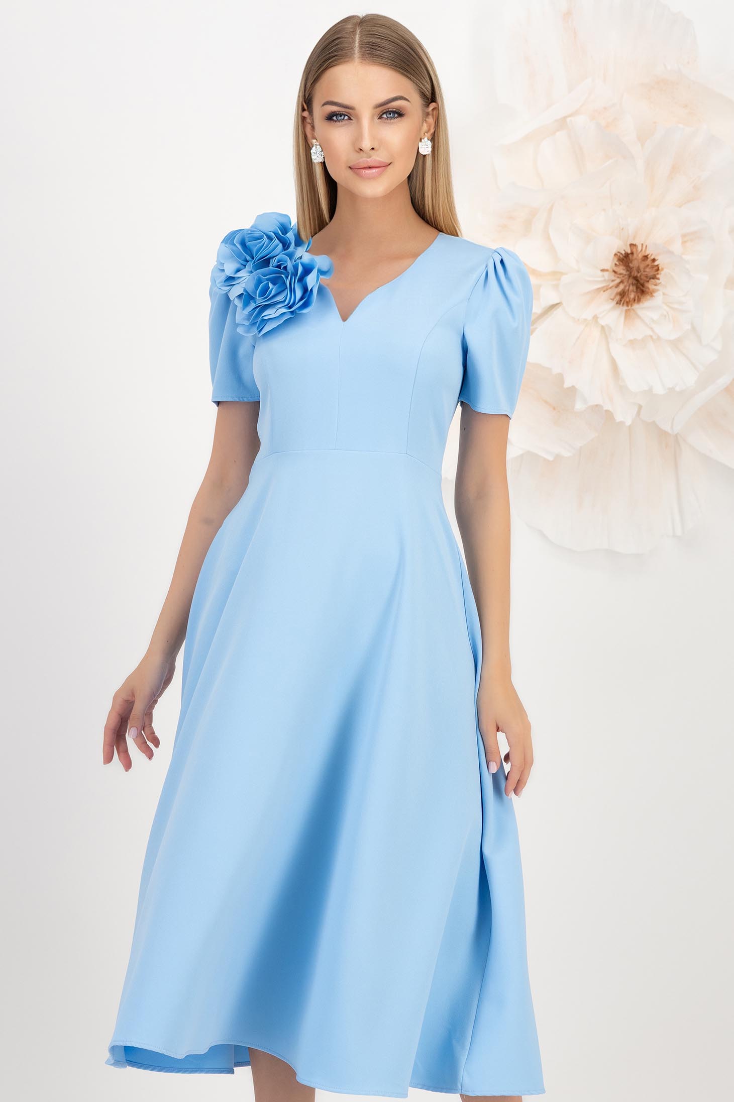 Rochie din stofa elastica albastru-deschis midi in clos cu decolteu in v accesorizata cu 2 brose 3D - StarShinerS 1 - StarShinerS.ro