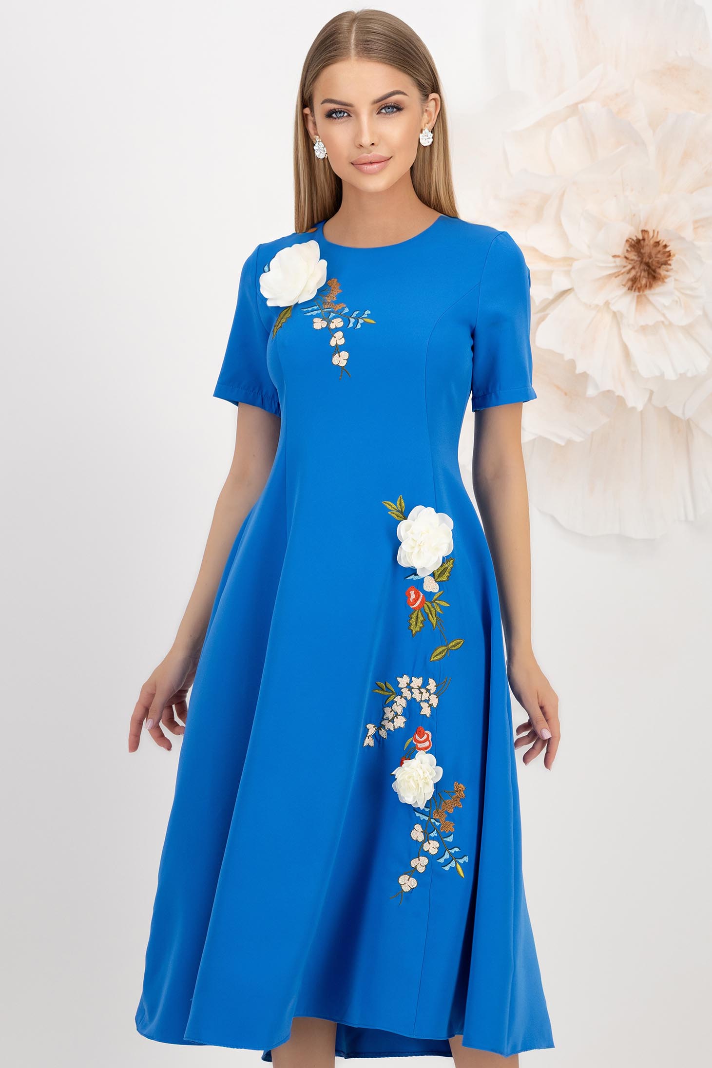 Rochie din stofa elastica albastra midi in clos cu detalii brodate si aplicatii florale - StarShinerS 1 - StarShinerS.ro