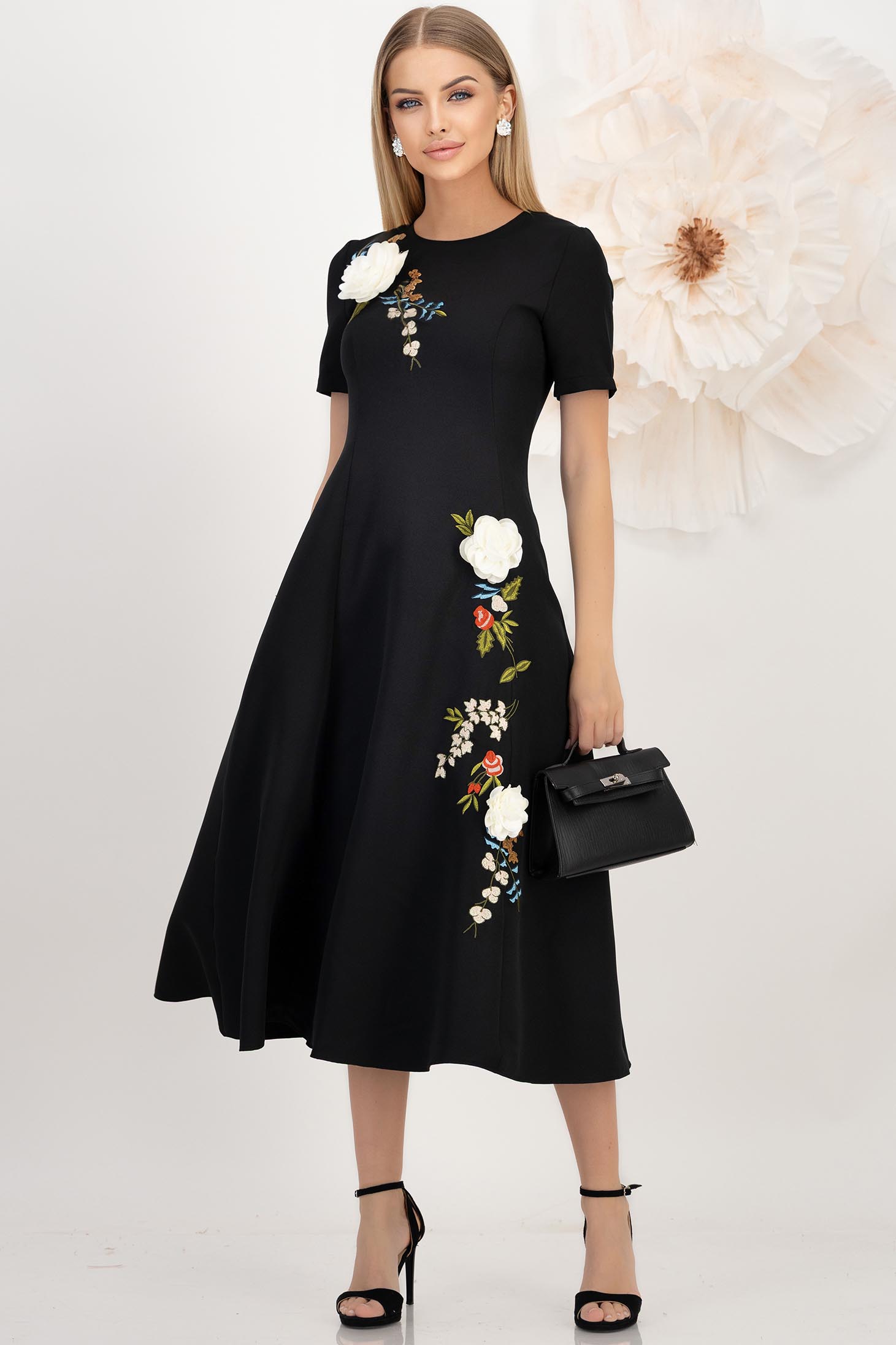 Rochie neagra midi in clos cu detalii brodate si flori 3D - StarShinerS 1 - StarShinerS.ro