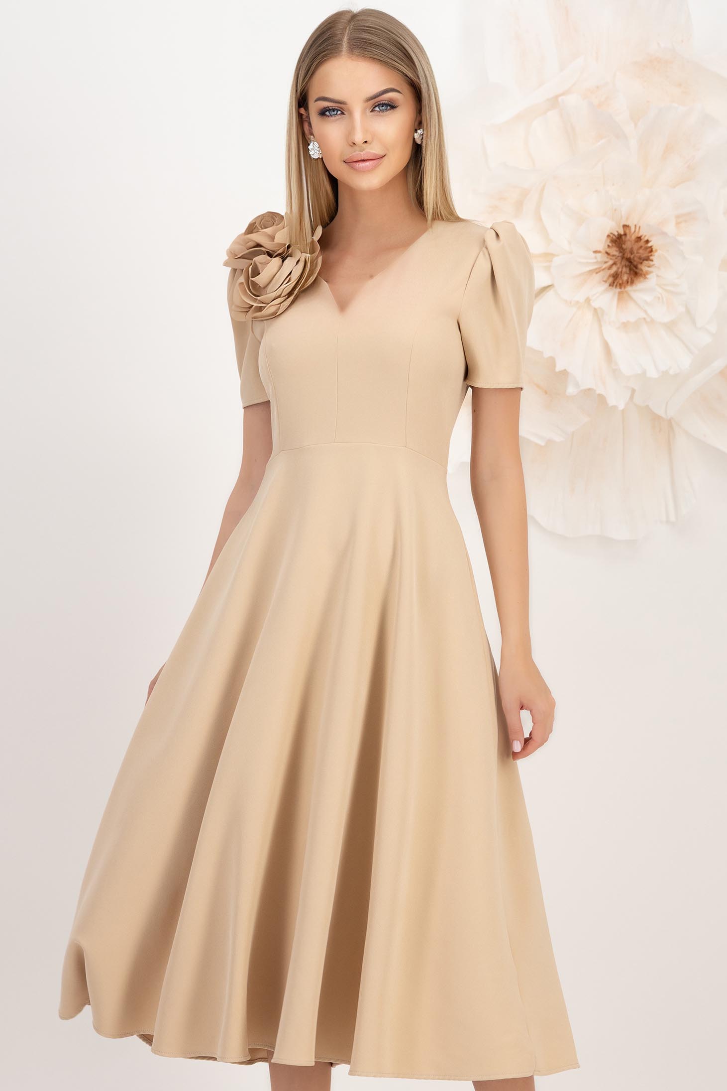 Rochie din stofa elastica bej midi in clos cu decolteu in v accesorizata cu 2 brose 3D - StarShinerS 1 - StarShinerS.ro