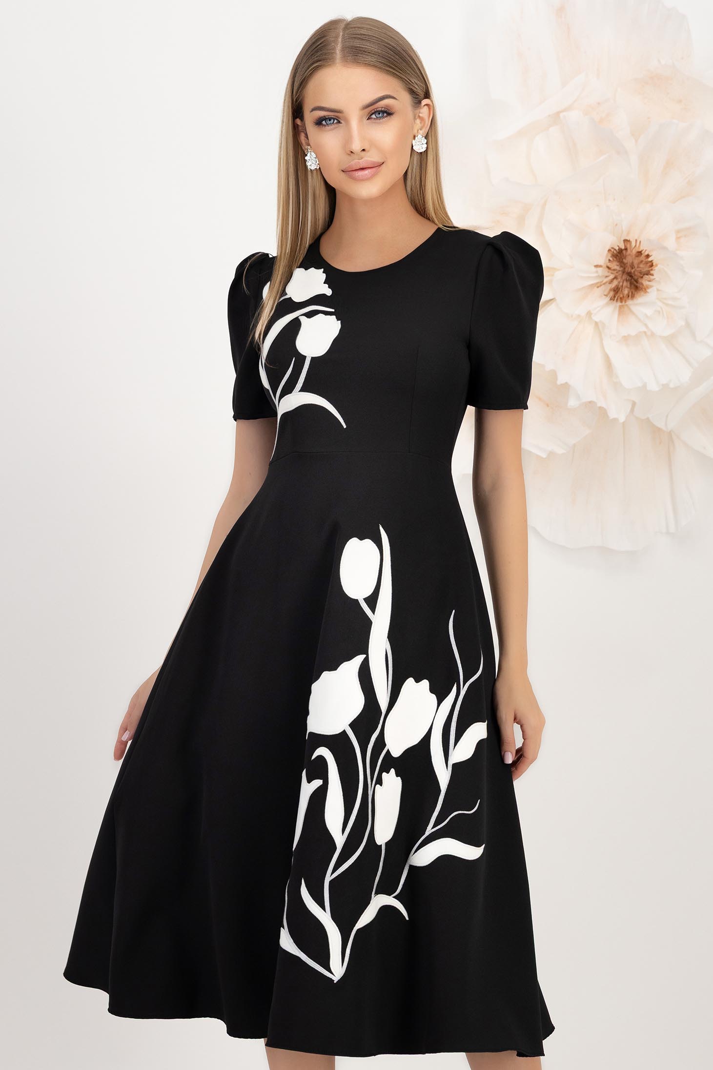 Rochie din stofa elastica neagra midi in clos cu detalii florale brodate - StarShinerS 1 - StarShinerS.ro