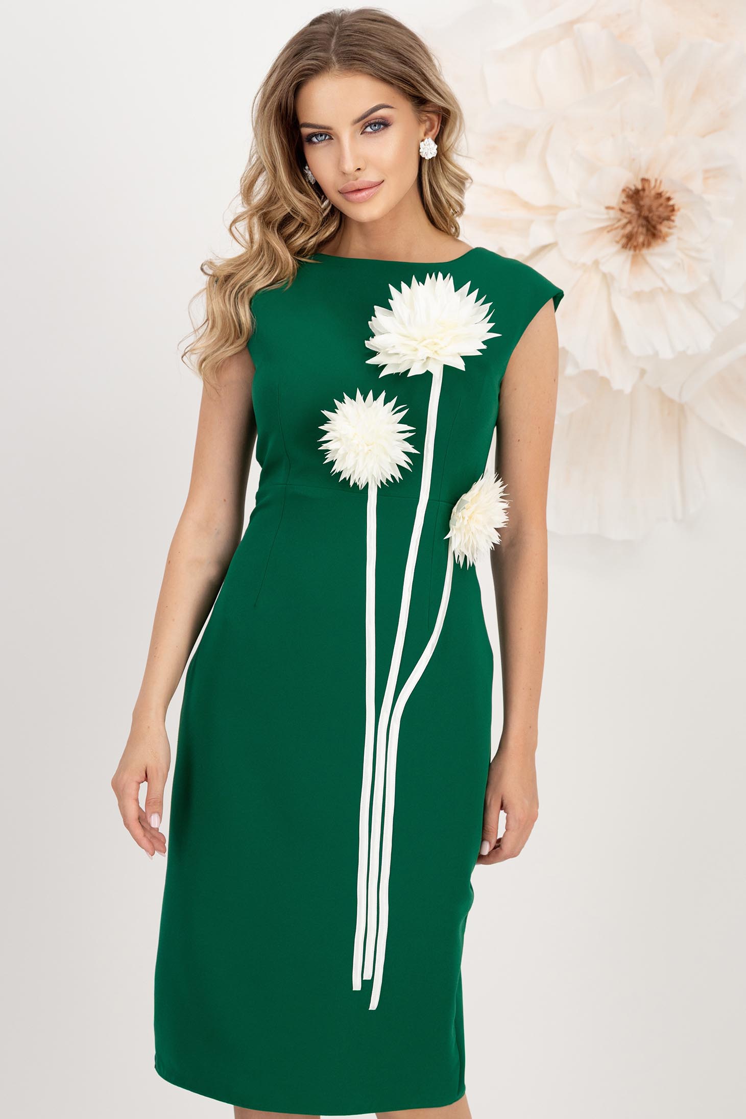 Rochie din stofa elastica verde midi tip creion accesorizata cu 3 brose maxi florale - StarShinerS 1 - StarShinerS.ro