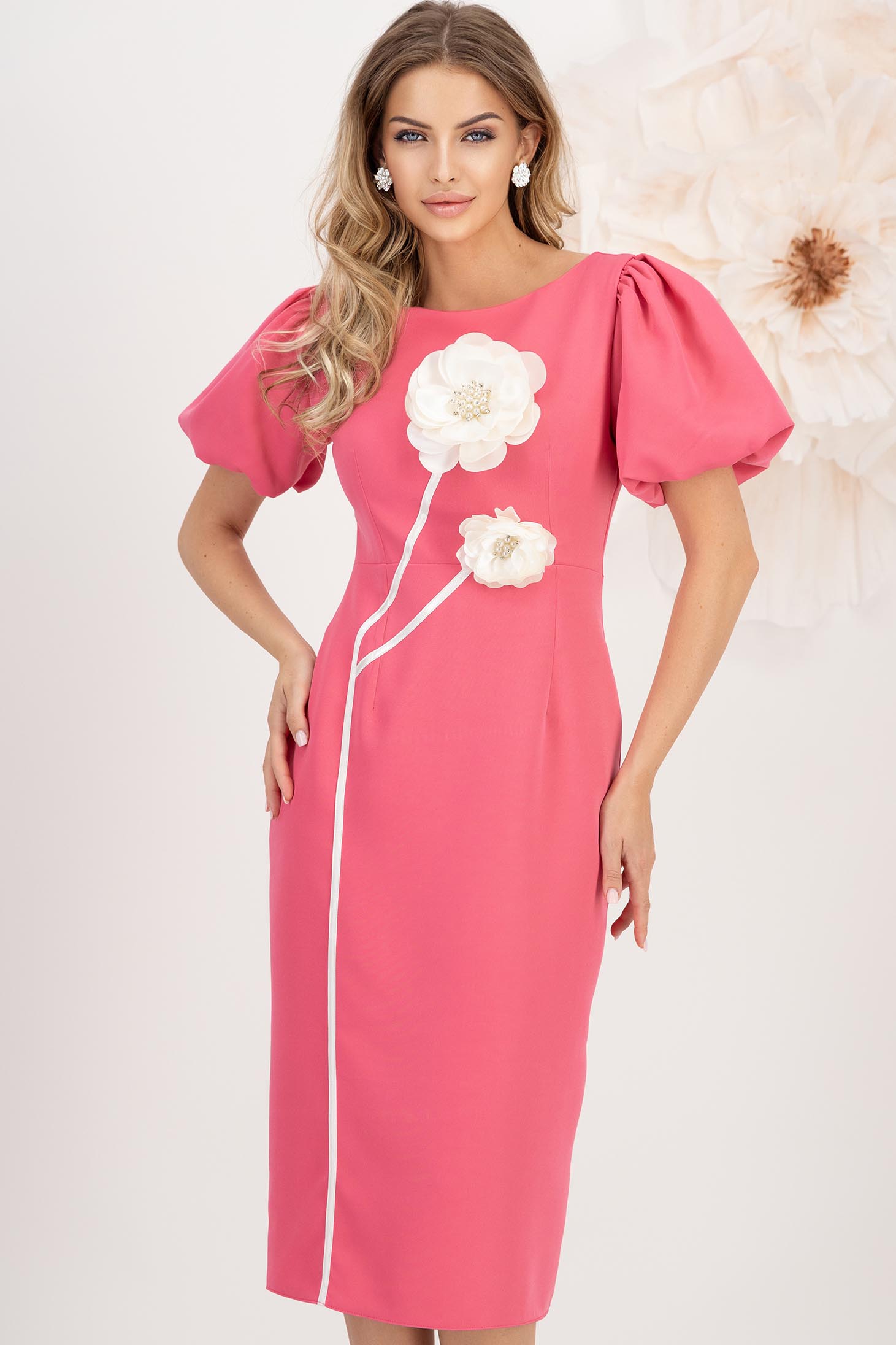 Rochie din stofa elastica roz midi tip creion cu maneci bufante si brose florale 3D - StarShinerS 1 - StarShinerS.ro