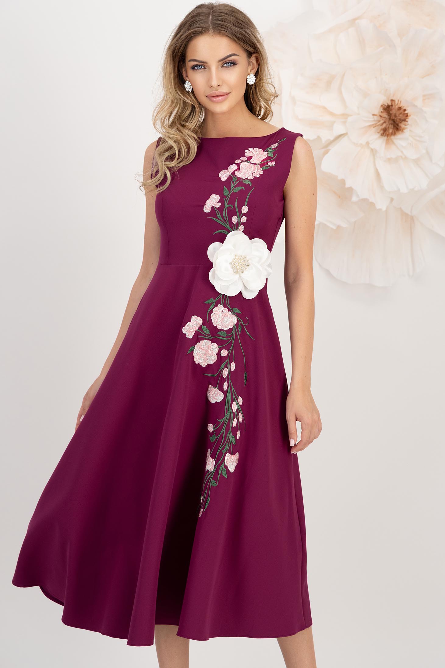 Rochie din stofa elastica zmeura midi in clos cu detalii brodate si brosa maxi florala - StarShinerS 1 - StarShinerS.ro