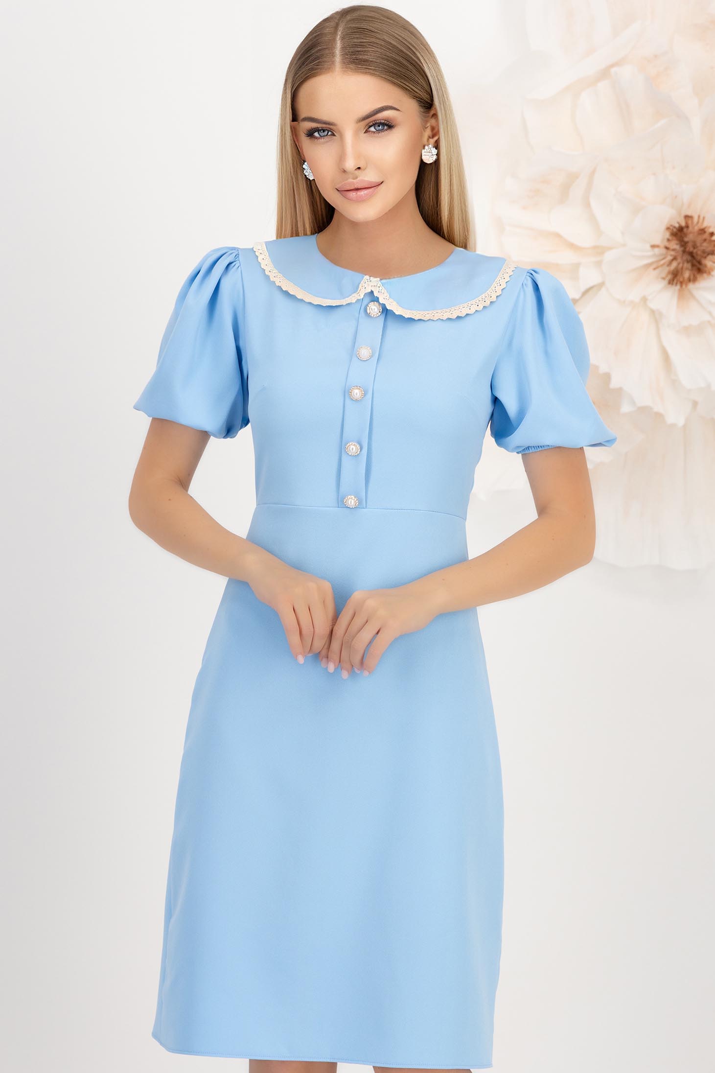 Rochie din stofa elastica albastru-deschis pana la genunchi cu croi in a si guler rotunjit cu dantela - StarShinerS 1 - StarShinerS.ro