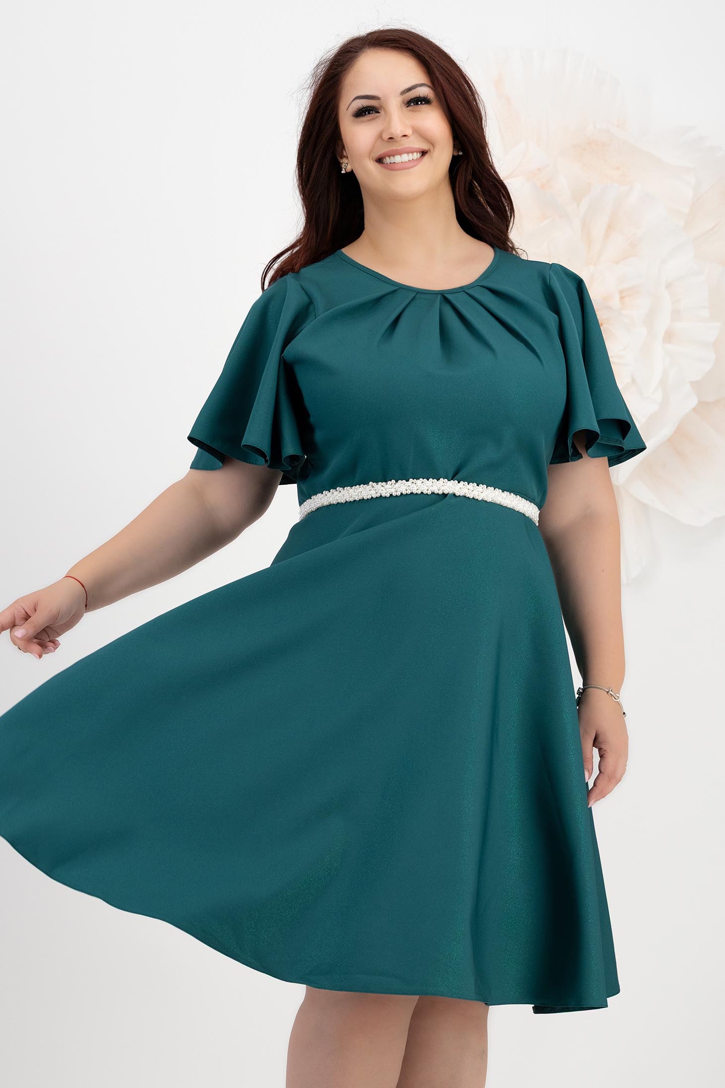 Rochie din stofa elastica cu sclipici verde pana la genunchi in clos accesorizata cu cordon cu perle - StarShinerS 1 - StarShinerS.ro
