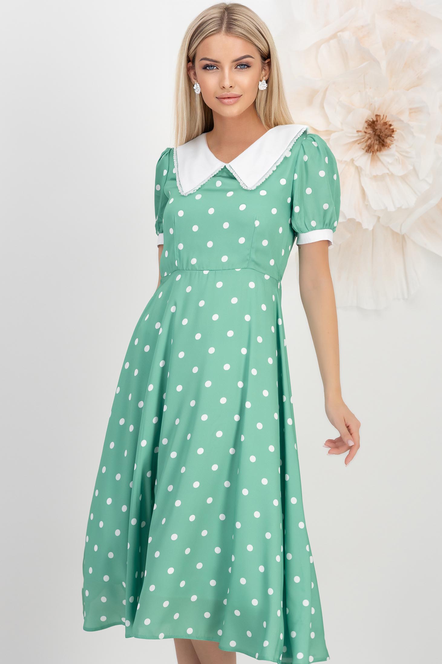 Rochie din satin verde midi in clos cu elastic in talie la spate si guler contrastant cu fir stralucitor - StarShinerS 1 - StarShinerS.ro