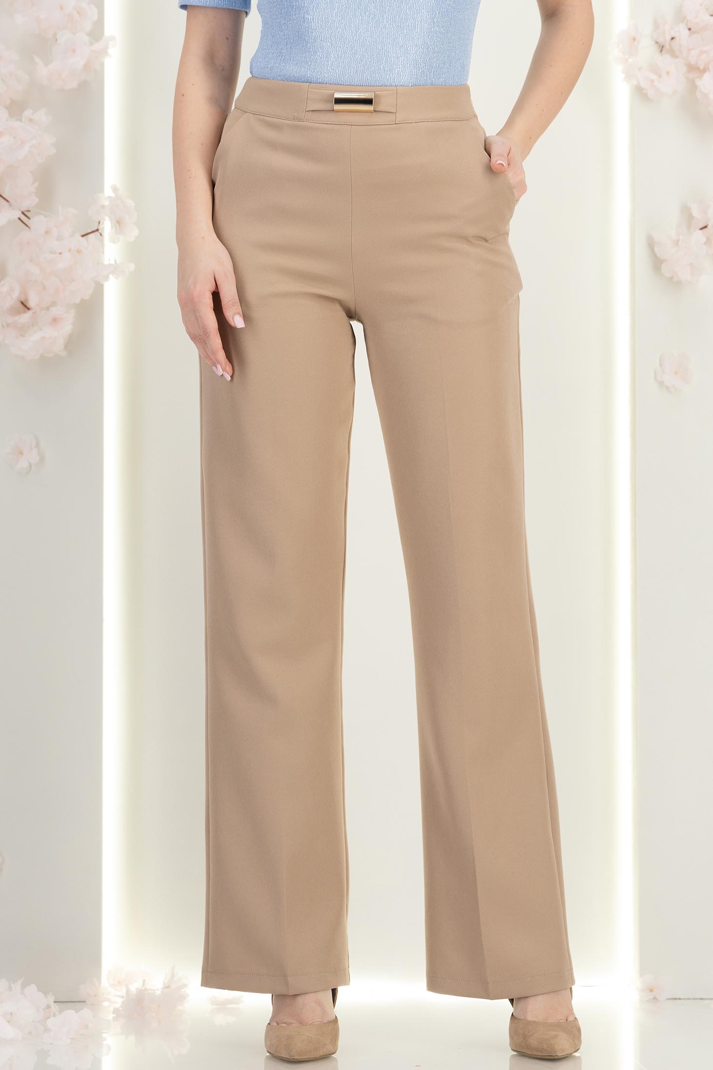 Pantaloni lungi bej evazati cu buzunare laterale si accesoriu in talie- StarShinerS 1 - StarShinerS.ro