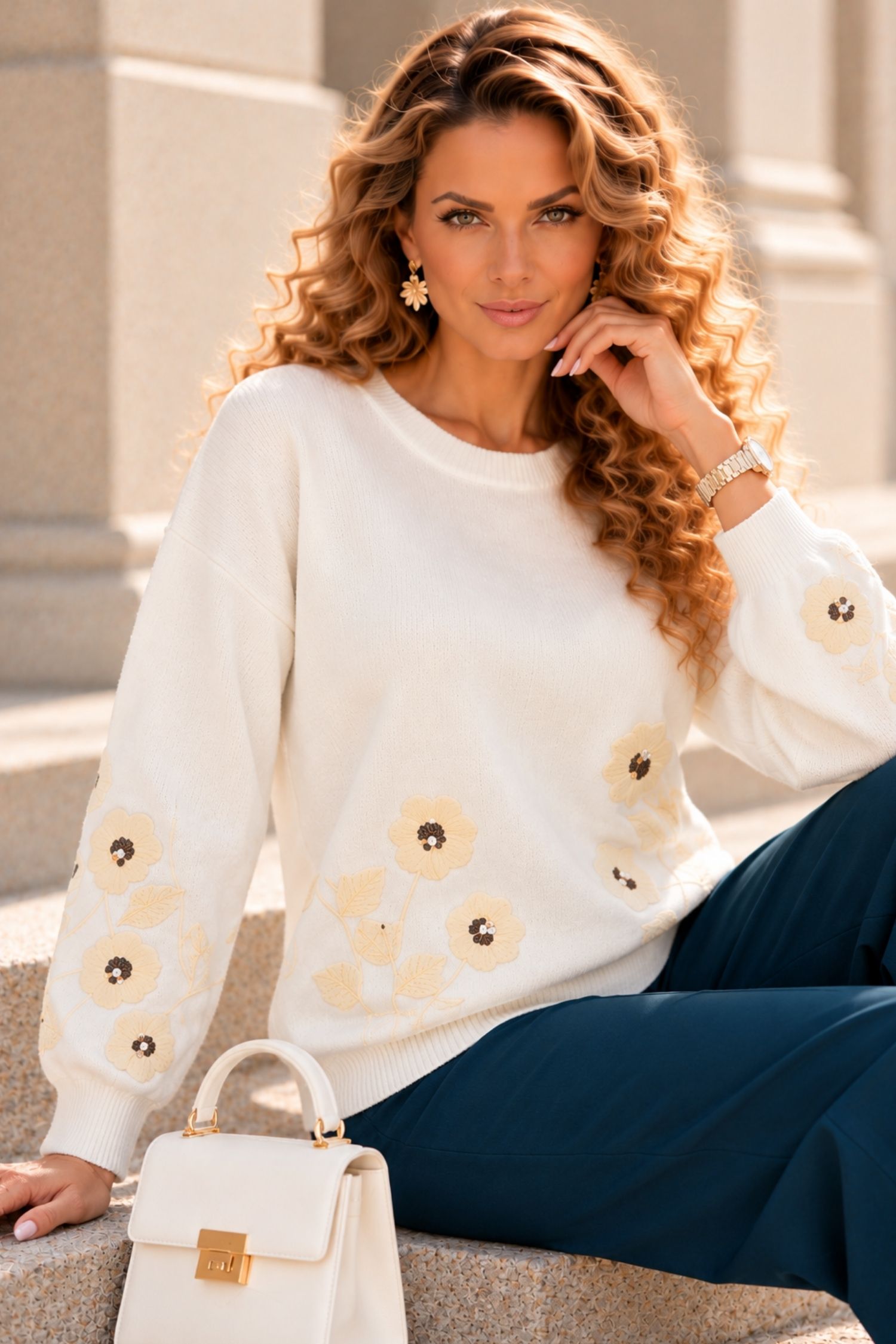 Pulover alb larg din tricot cu viscoză, cu model floral 1 - StarShinerS.ro