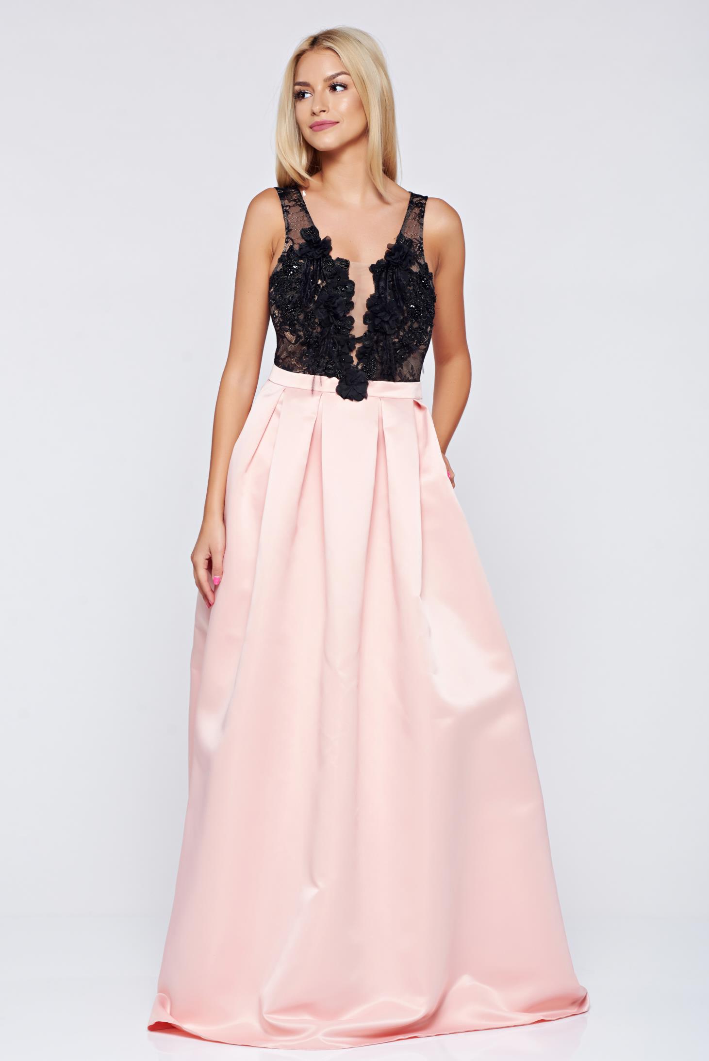 Rochie Ladonna Roz De Ocazie In Clos Cu Decolteu