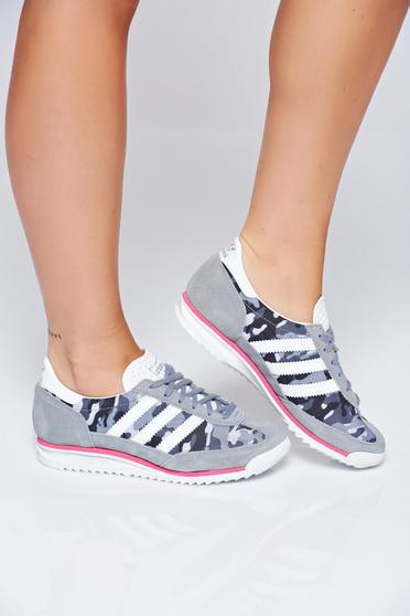 Adidas originals casual grey sneakers with print details