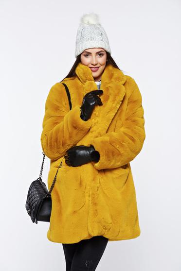 Yellow elegant fur with front pockets with inside lining