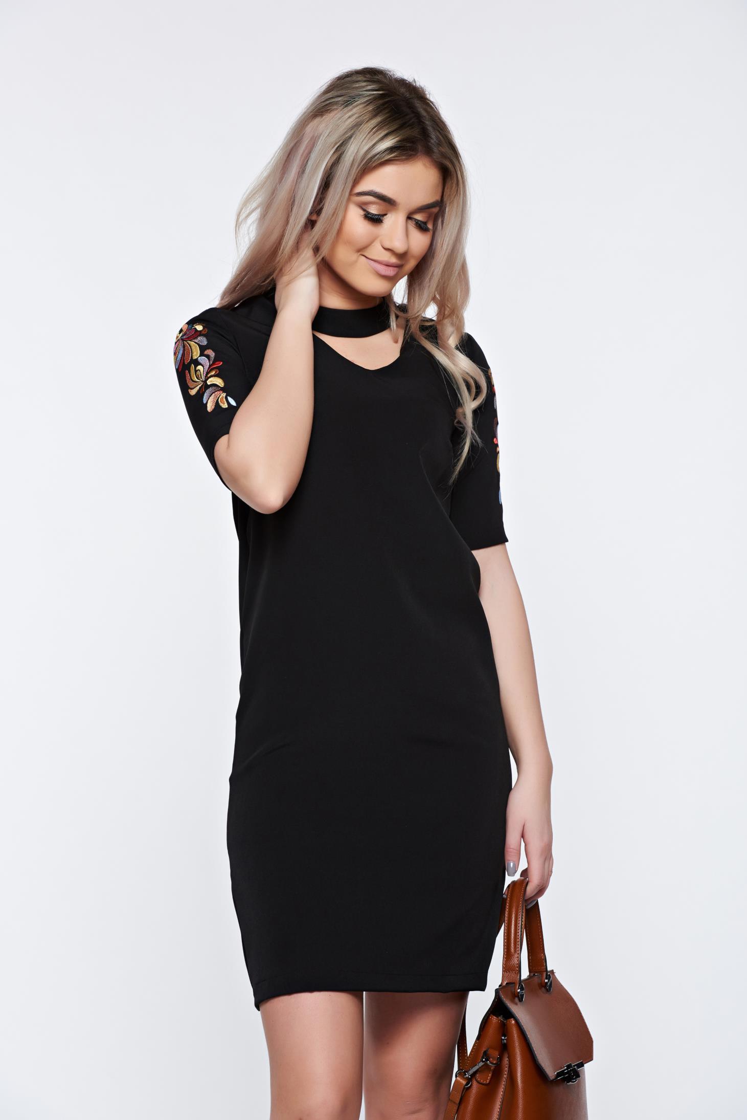 Rochie StarShinerS Fall in Love neagra eleganta brodata cu croi larg