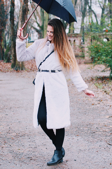 Grey fur with straight cut from soft fabric with inside lining
