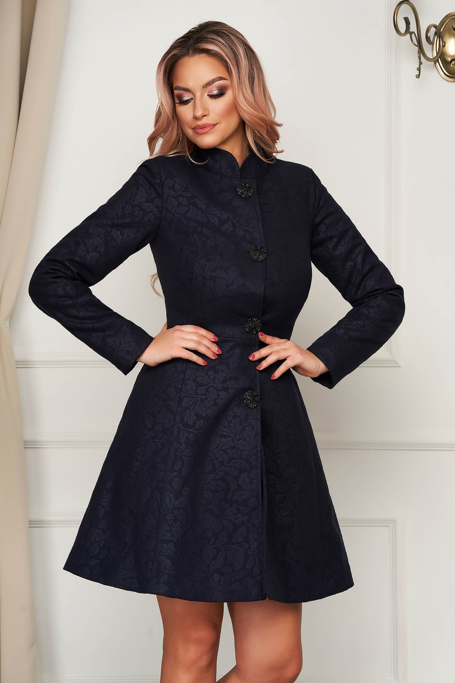 Palton Artista albastru-inchis elegant scurt in clos din stofa neelastica cu umerii buretati captusit pe interior