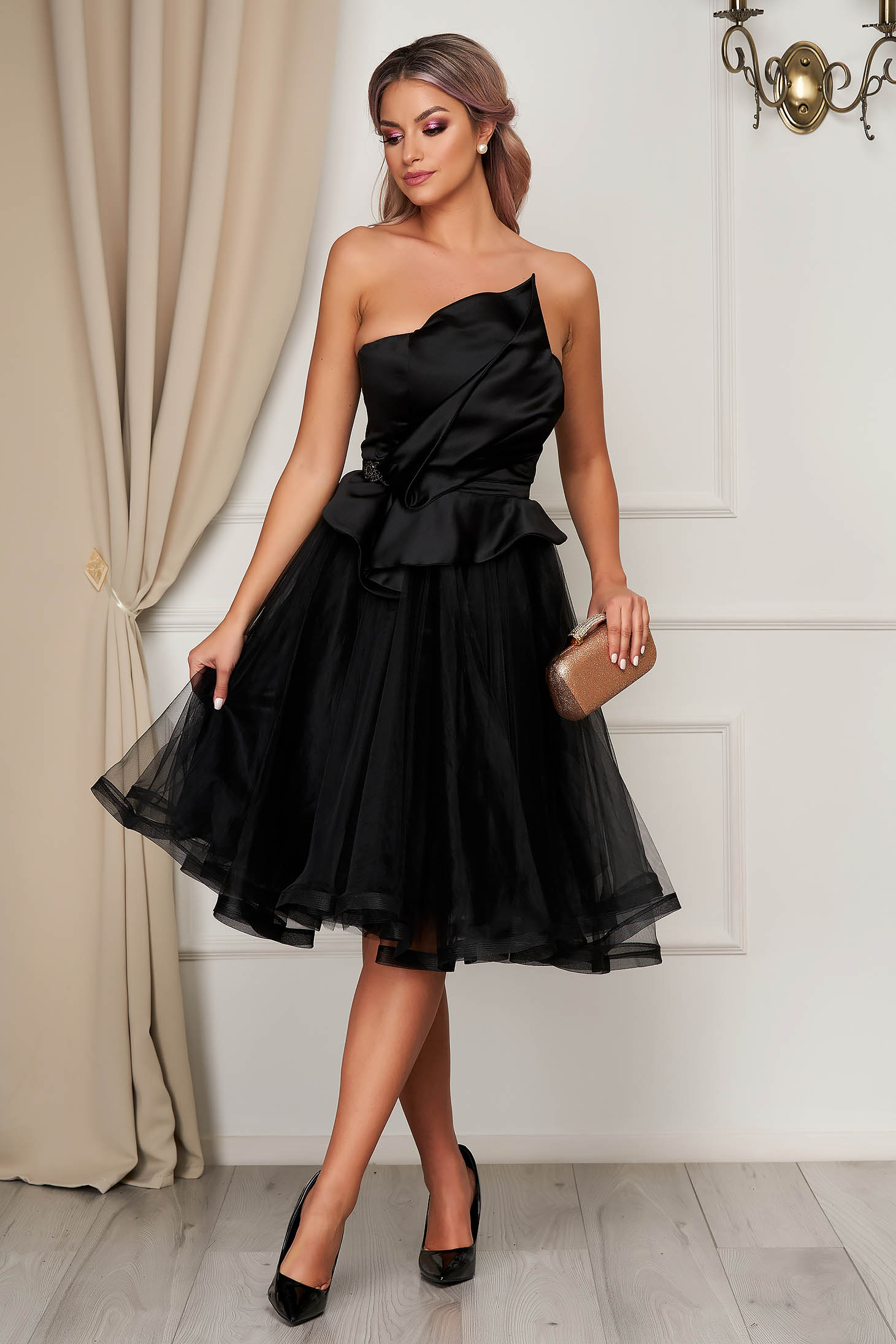 Rochie Ana Radu neagra de lux cu bust buretat captusita pe interior din material satinat si tul