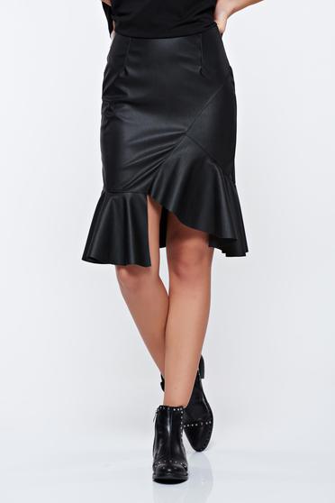 Black skirt casual from ecological leather with medium waist