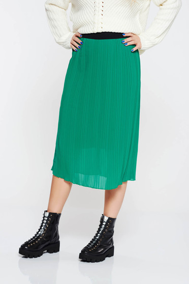 Green skirt casual with elastic waist with inside lining folded up