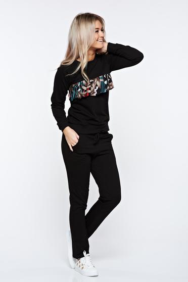 Black set cotton with pockets is fastened around the waist with a ribbon casual