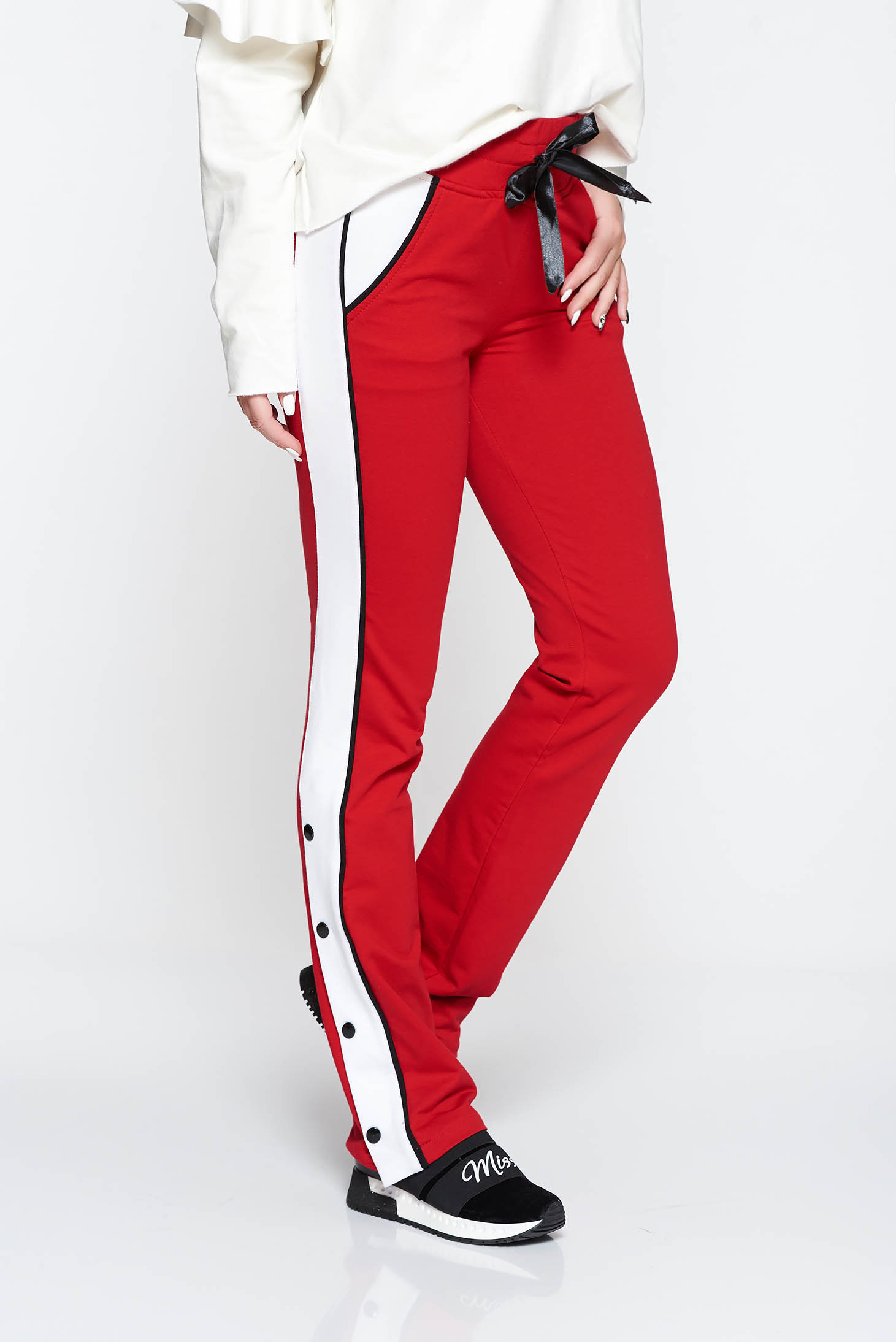 Ocassion red trousers casual with pockets cotton is fastened around the ...