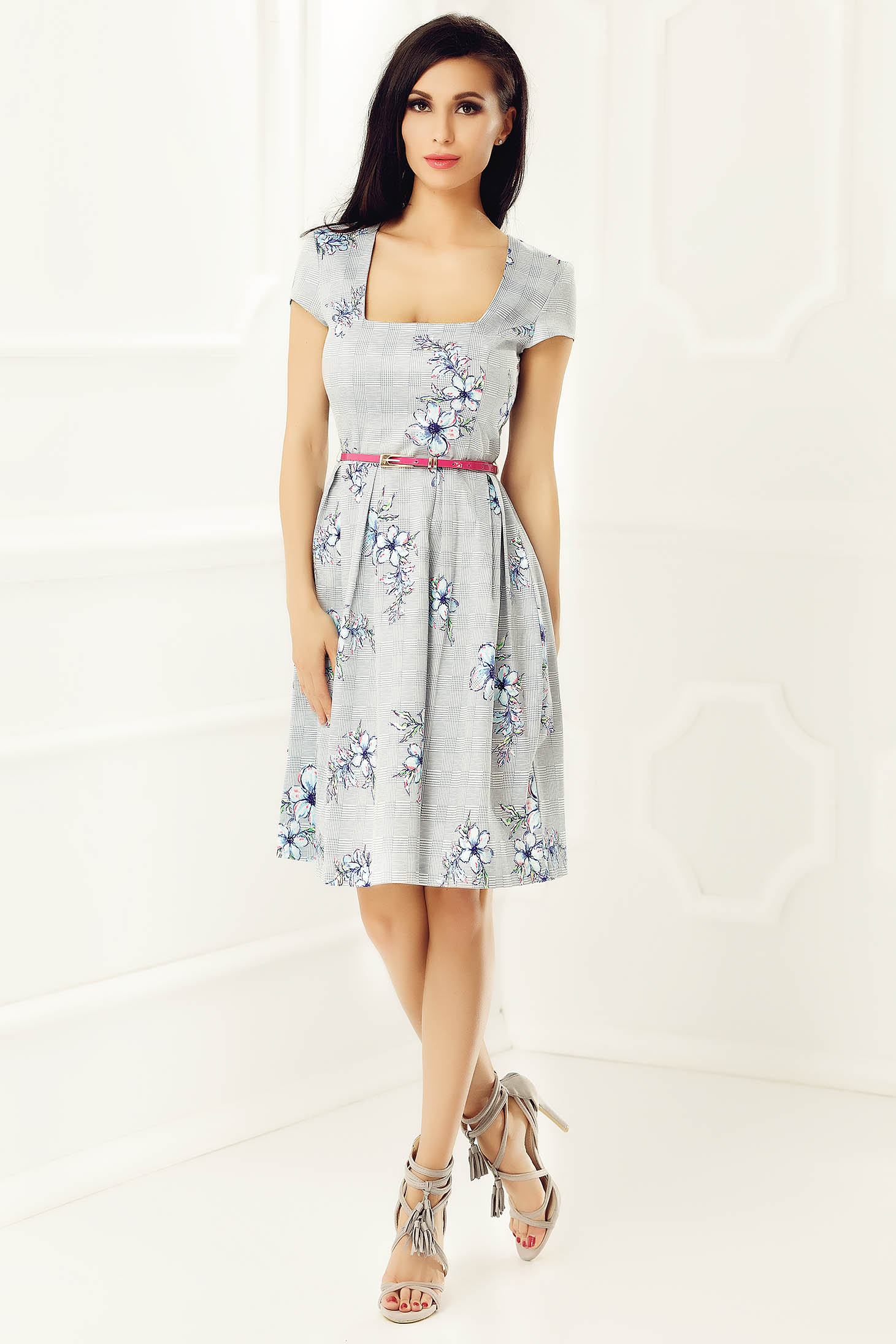 Rochie StarShinerS gri de zi in clos din stofa subtire usor elastica cu accesoriu tip curea