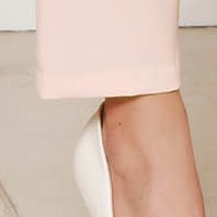 Világos rózsaszínű irodai egyenes szabású zsebes nadrág enyhén rugalmas szövetből