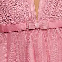 Világos rózsaszín Ana Radu luxus ruha tüllből övvel ellátva mély dekoltázzsal és béléssel