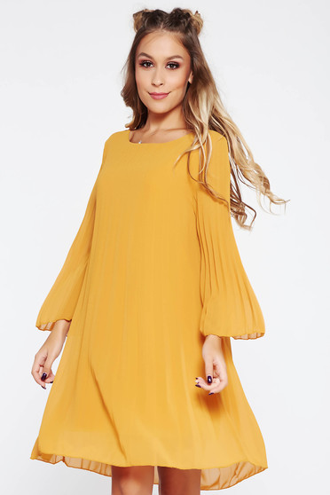 Daily folded up dress with easy cut transparent fabric mustard