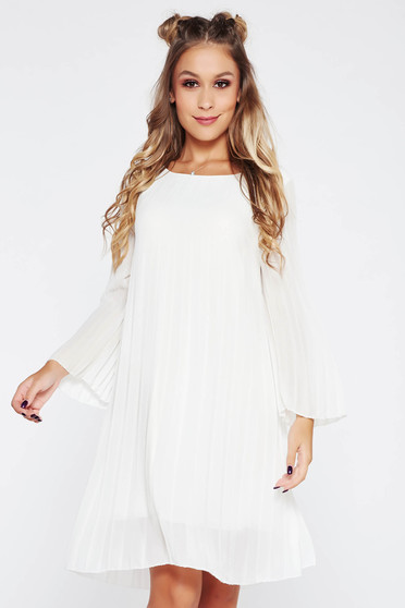 Daily folded up dress with easy cut transparent fabric white