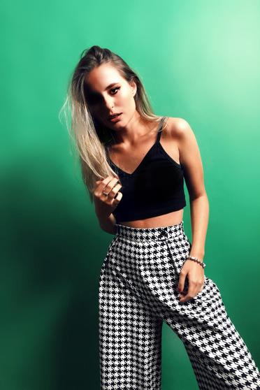 StarShinerS white high waisted trousers flaring cut soft fabric