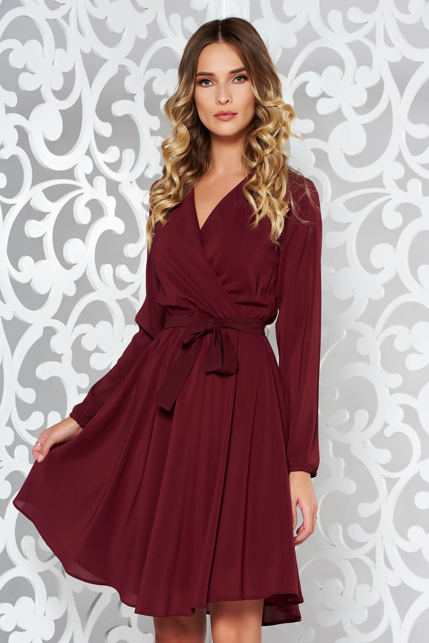Rochie StarShinerS visinie eleganta in clos din voal captusita pe interior cu elastic in talie accesorizata cu cordon
