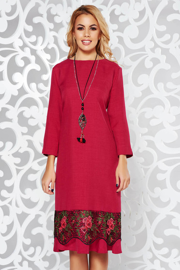 Fuchsia dress elegant flared slightly elastic fabric with lace details accessorized with chain