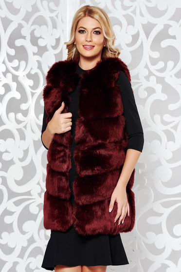 Elegant gilet with easy cut from ecological fur with inside lining burgundy