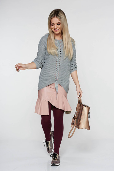 Grey casual sweater with easy cut with v-neckline knitted fabric