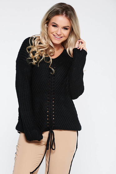 Black casual sweater with easy cut with v-neckline knitted fabric