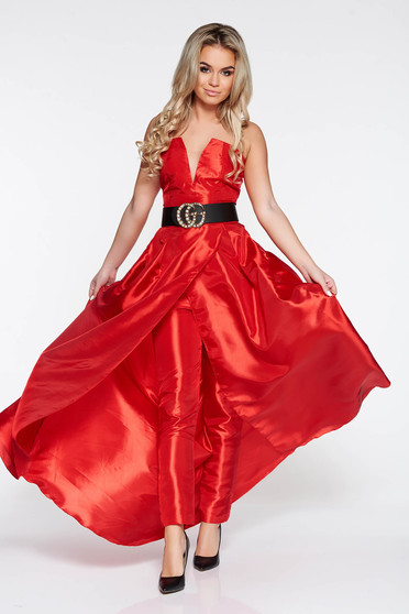 Red from 2 pieces set with trousers from shiny fabric accessorized with belt