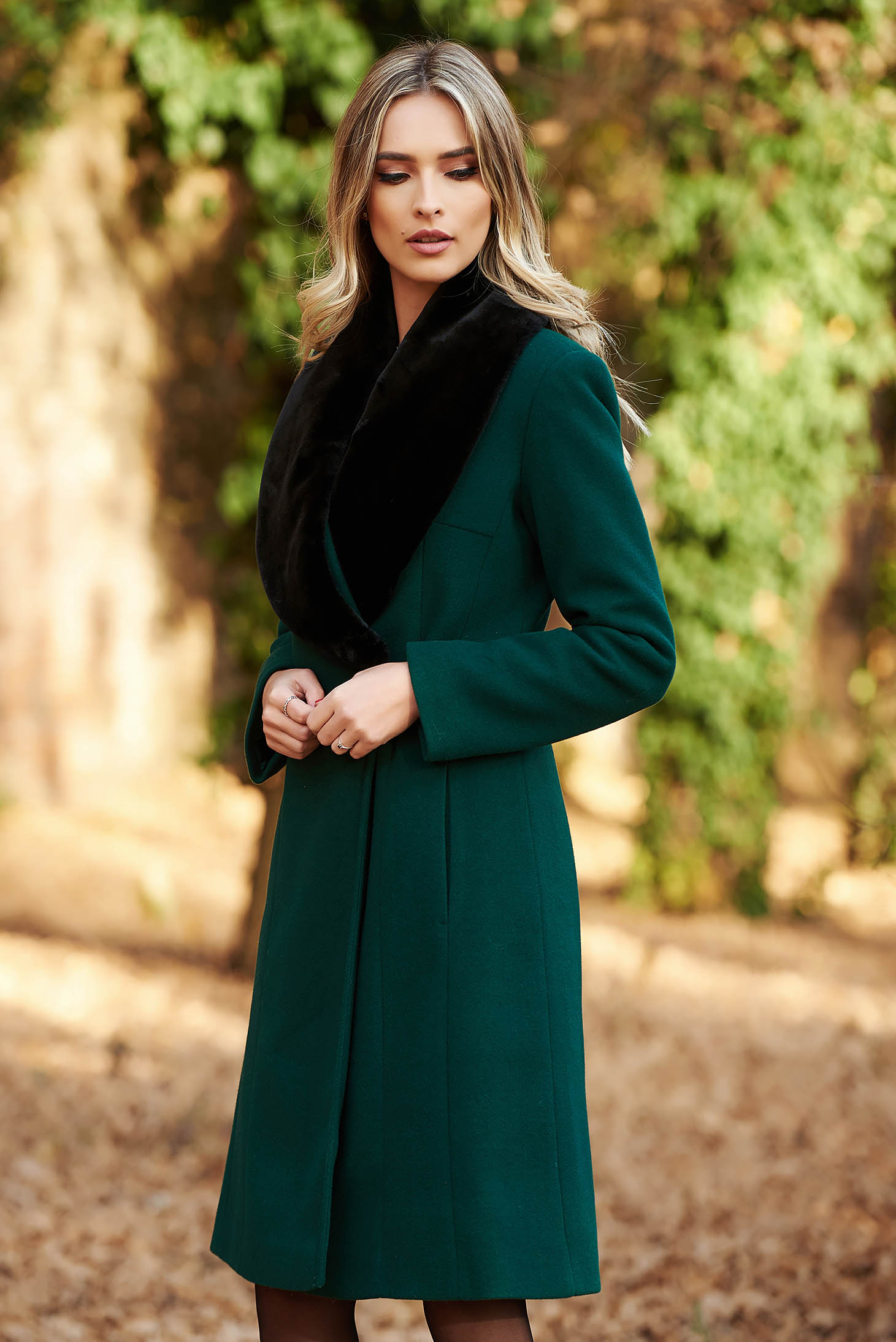 LaDonna darkgreen elegant wool coat arched cut fur collar S 040487 3