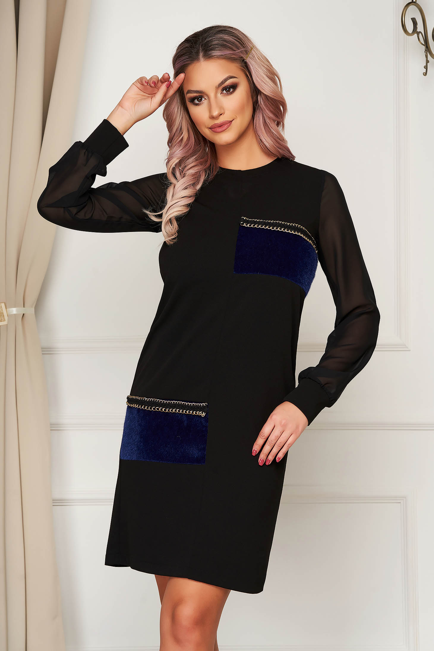 Rochie StarShinerS neagra de party cu croi in A din stofa neelastica cu insertii cu blana ecologica