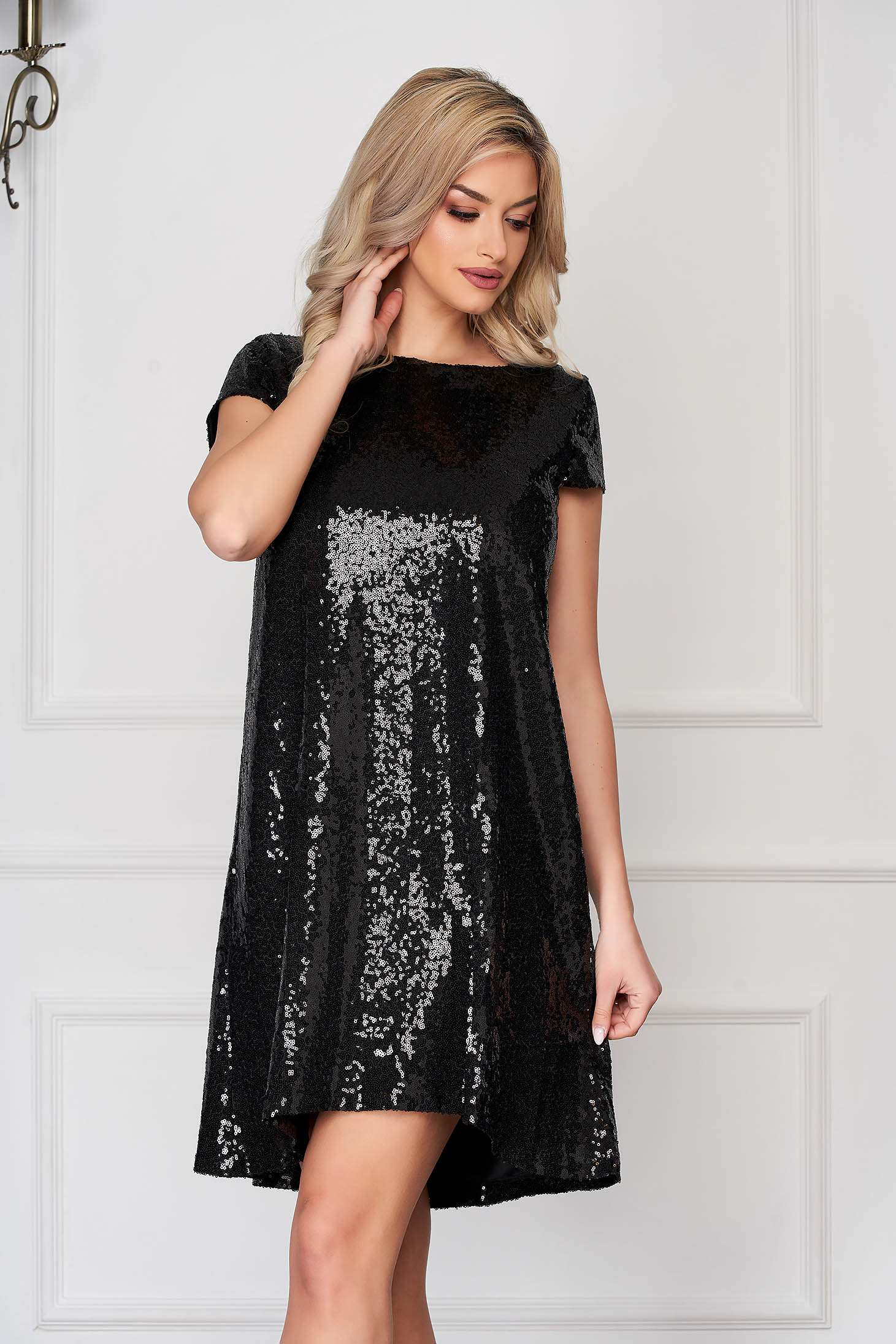 Rochie StarShinerS neagra scurta de ocazie cu croi larg asimetrica cu paiete captusita pe interior