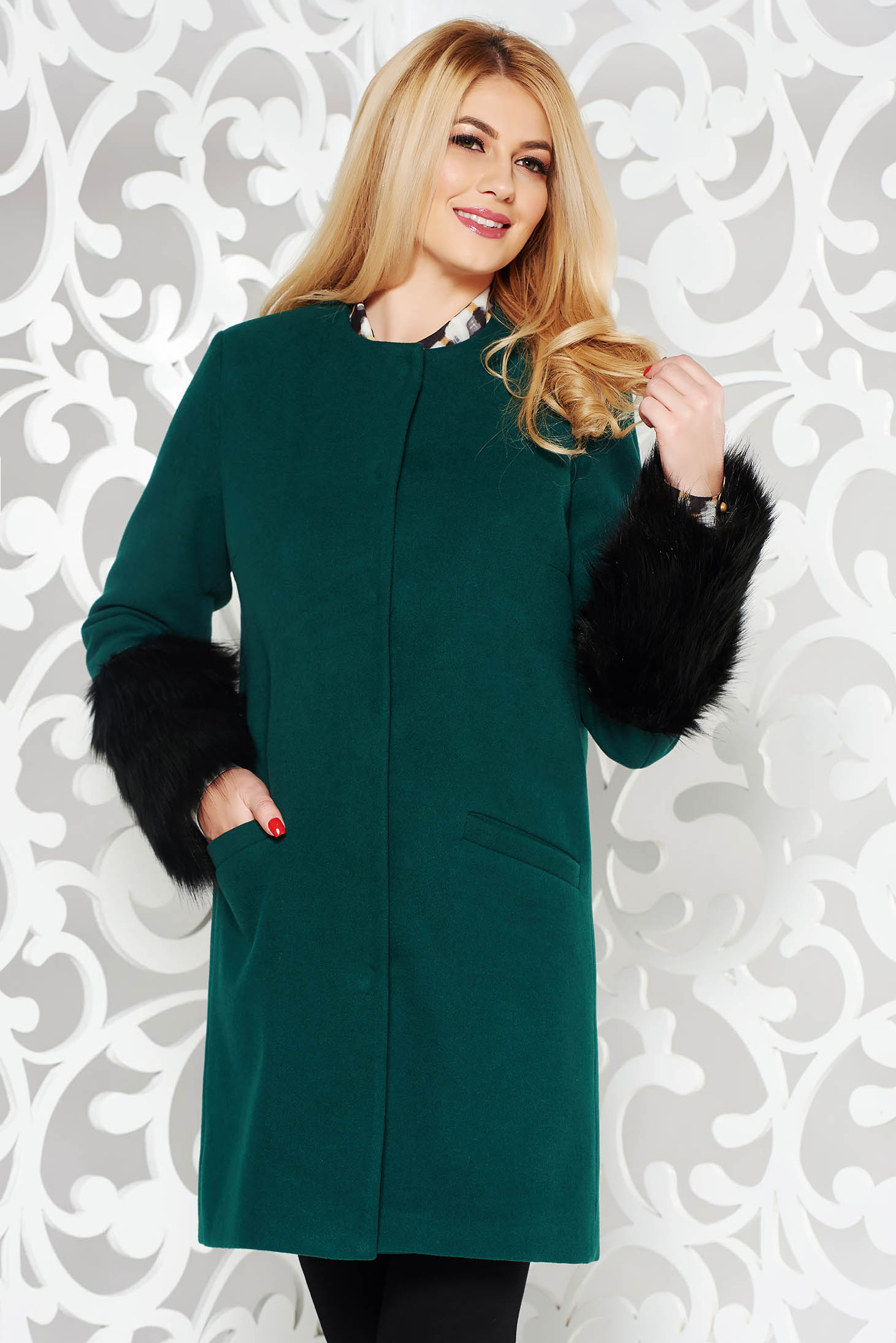 Palton LaDonna verde elegant cu un croi drept din lana cu insertii cu blana ecologica