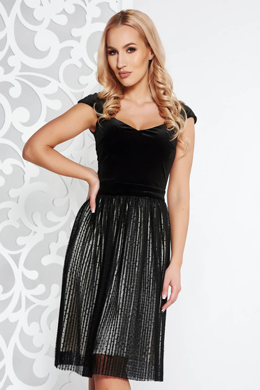 Fofy black occasional cloche dress short sleeve with a cleavage