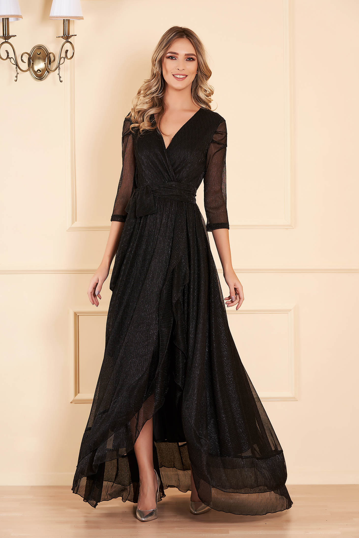 Rochie Artista neagra de ocazie din material lucios cu fir lame captusita pe interior accesorizata cu cordon