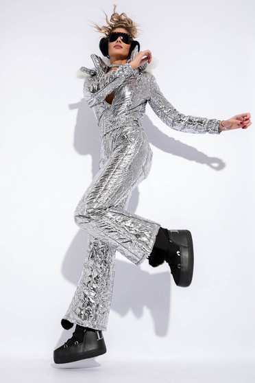 Silver jumpsuit with metallic aspect with inside lining with undetachable hood with faux fur accessory