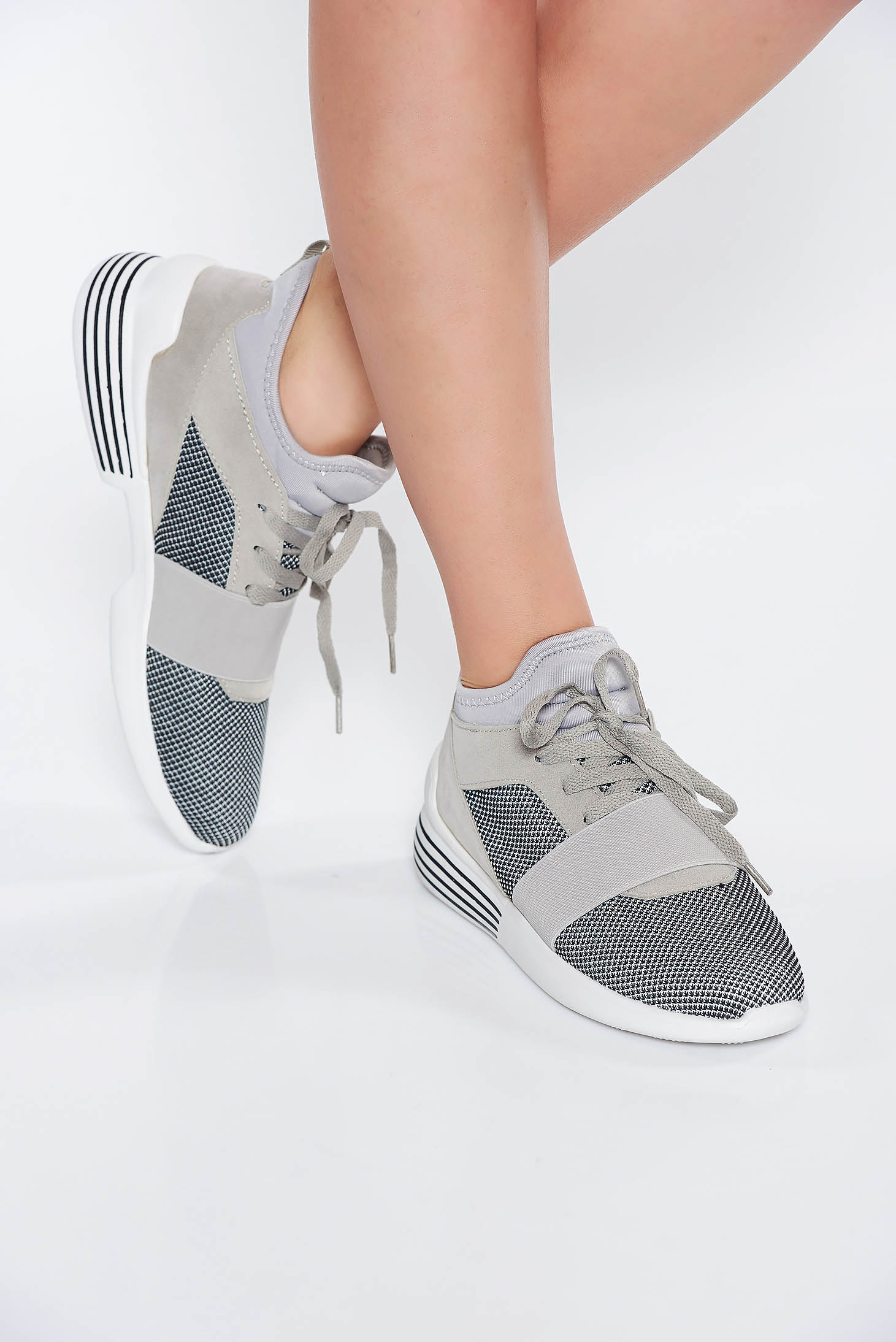 Pantofi sport gri casual cu talpa joasa cu siret