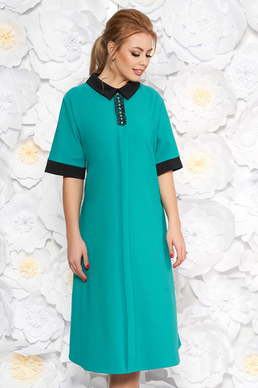 Green elegant flared dress slightly elastic fabric with crystal embellished details with pockets