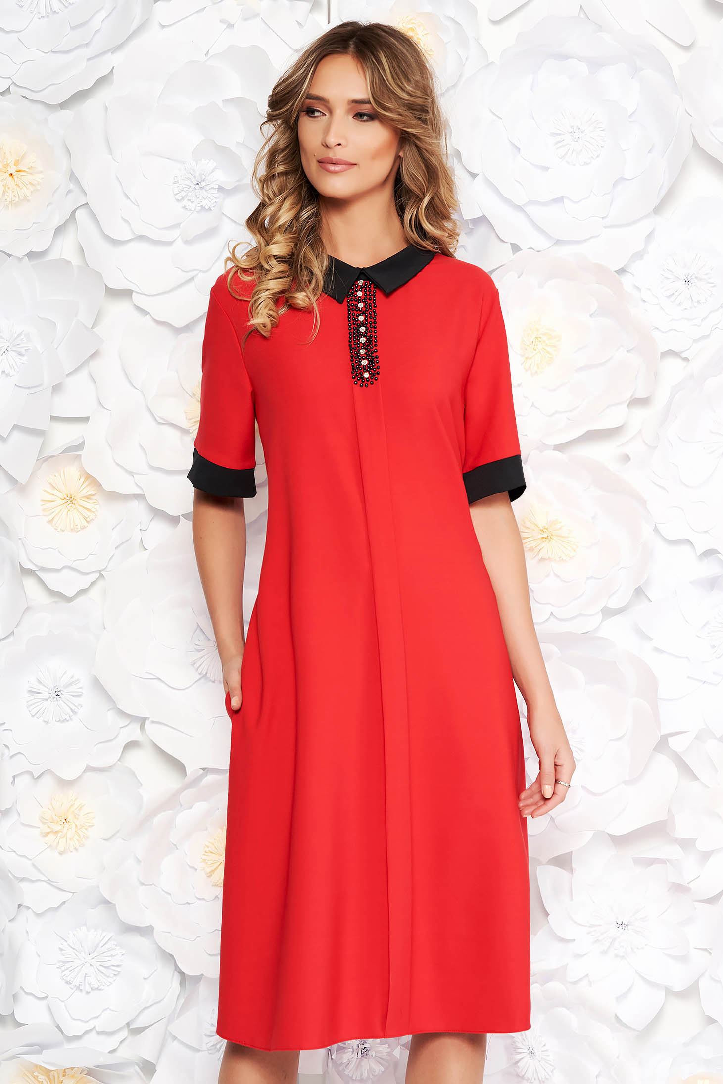 Rochie rosie eleganta midi cu croi larg din material fin la atingere cu aplicatii cu margele cu buzunare
