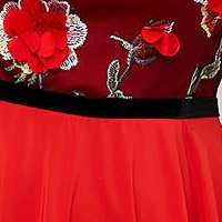 Piros StarShinerS alkalmi harang ruha fátyol anyag v-dekoltázzsal hímzett virágos díszekkel