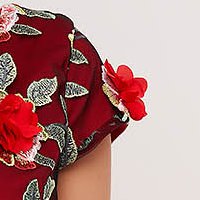 Piros StarShinerS alkalmi harang ruha fátyol anyag v-dekoltázzsal hímzett virágos díszekkel