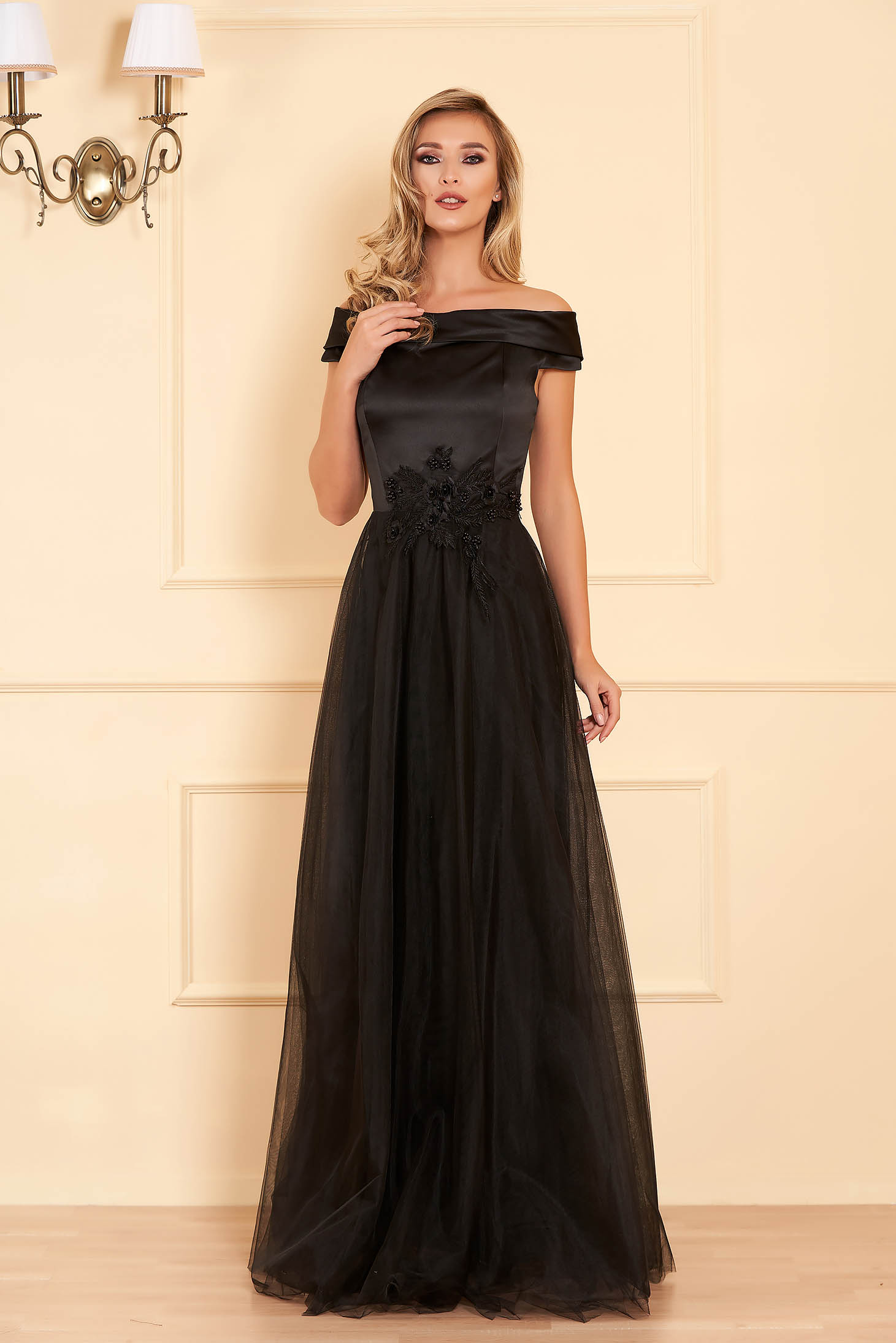 Rochie Artista neagra de ocazie din tul si material satinat cu aplicatii de dantela cu perle captusita pe interior